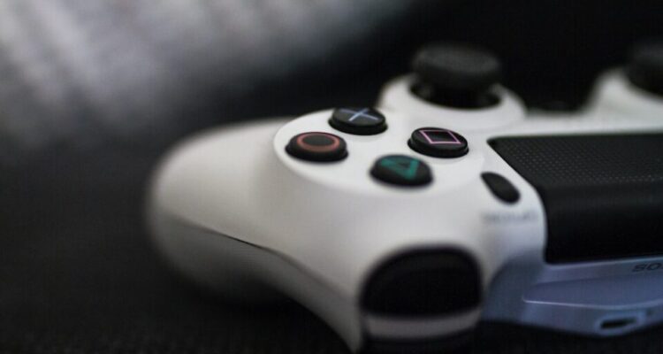 The Evolution of Virtual Reality in Gaming and Beyond